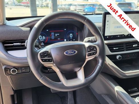 Used 2025 Ford Explorer Active image 4