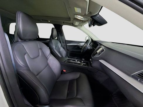 Used 2024 Volvo XC90 B5 Core w/ Protection Package Premier image 32