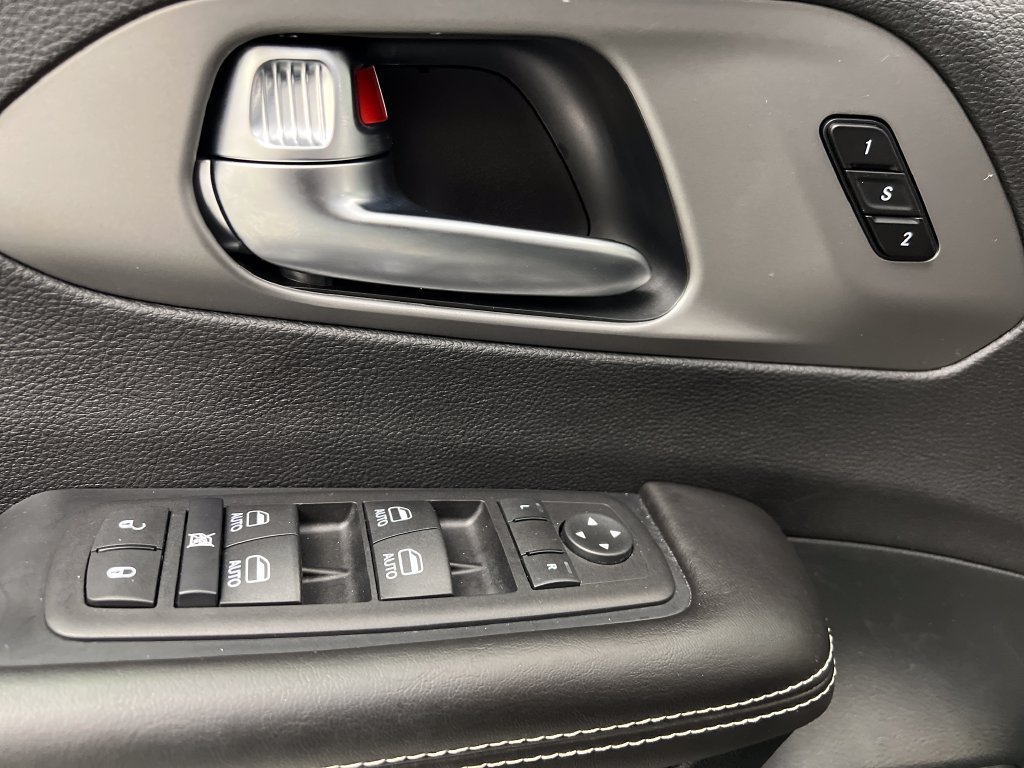 Used 2027 Chrysler Pacifica Select FWD image 15