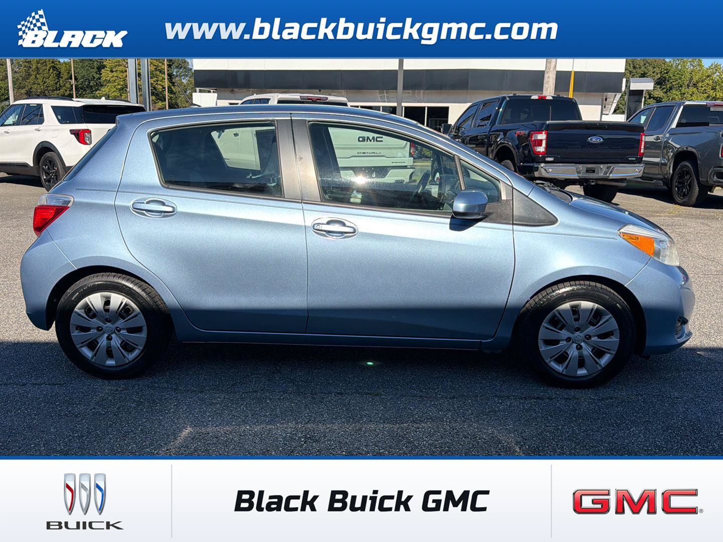 Used 2012 Toyota Yaris L FWD image 1