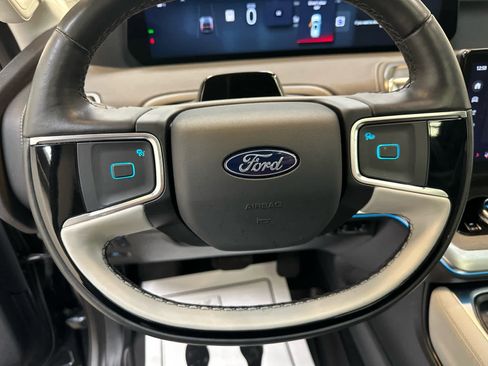 Used 2025 Ford Expedition Platinum AWD/4WD image 14
