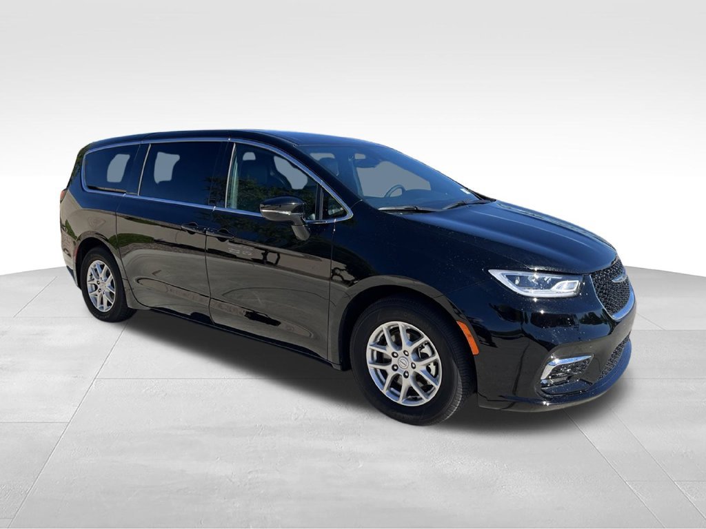 Used 2026 Chrysler Pacifica Select FWD image 5
