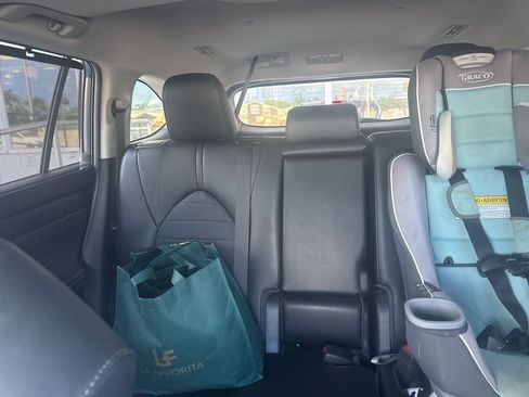 Used 2023 Toyota Highlander XLE image 6