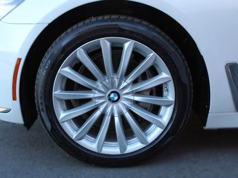 Used 2019 BMW 740i w/ Cold Weather Package RWD image 18