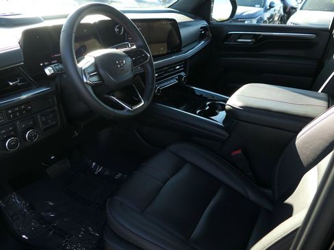 Used 2025 Chevrolet Suburban RST w/ Sun And Tow Package image 12