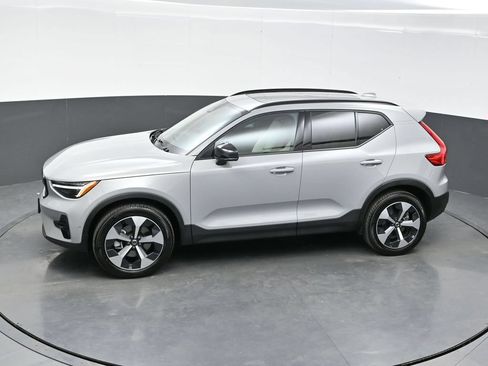 Certified 2026 Volvo XC40 B5 Plus w/ Protection Package Premier AWD/4WD image 33