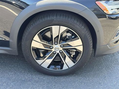 Certified 2024 Volvo V60 B5 Cross Country Plus image 6