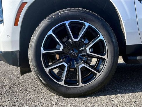 Used 2025 Chevrolet Tahoe RST w/ Comfort Package image 8