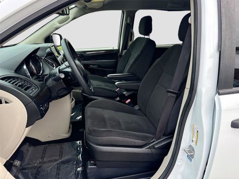 Used 2019 Dodge Grand Caravan SE image 20