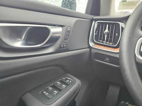 Certified 2025 Volvo V60 B5 Cross Country Plus AWD/4WD image 34