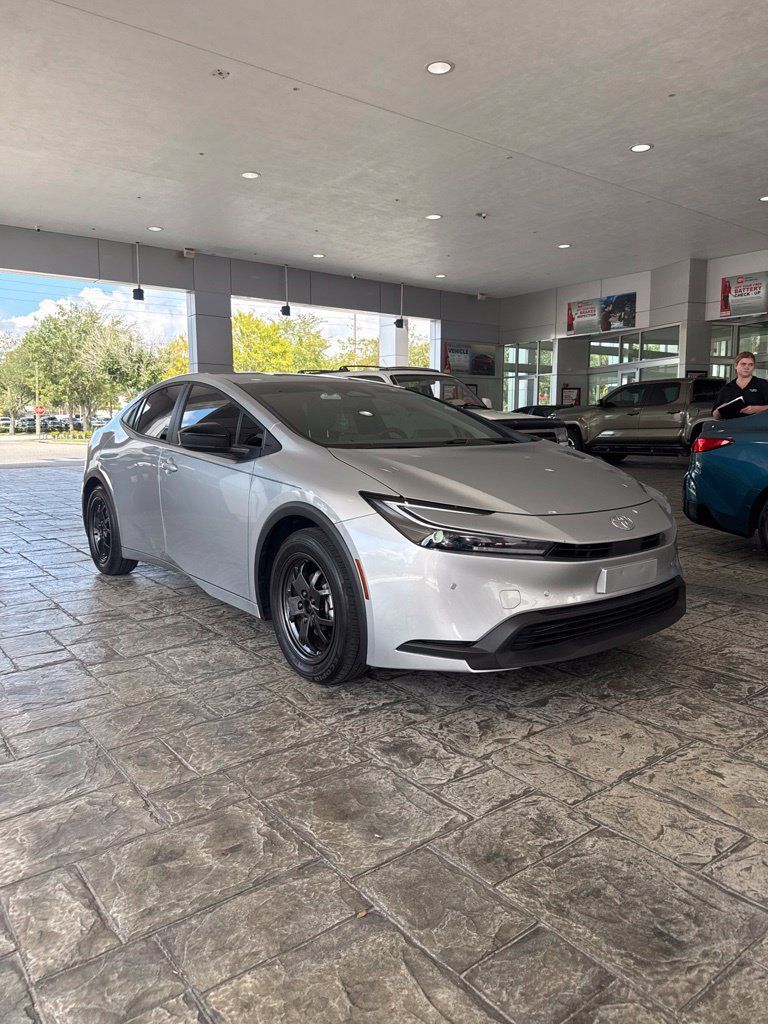 Used 2026 Toyota Prius LE FWD image 6
