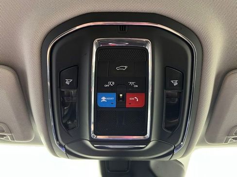 Used 2023 Jeep Grand Cherokee Limited image 37