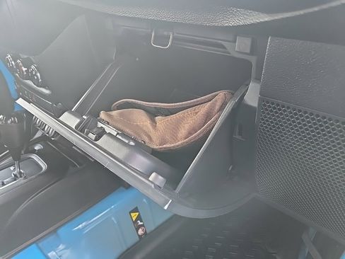 Used 2018 Jeep Wrangler Sport image 75