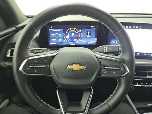 Used 2026 Chevrolet Traverse LT w/ Driver Confidence Package FWD image 13