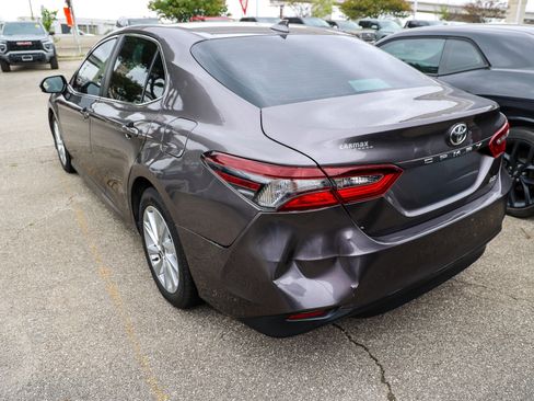 Used 2021 Toyota Camry LE image 10