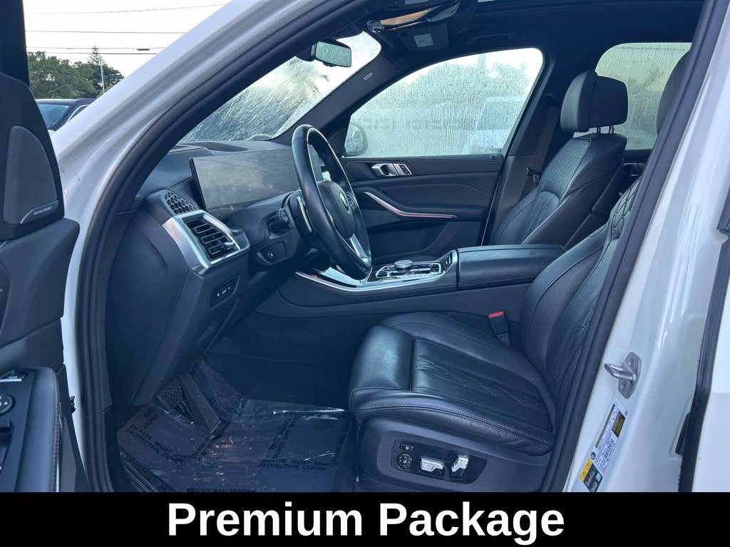 Used 2025 BMW X5 xDrive50e AWD/4WD image 11
