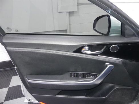 Used 2018 Kia Stinger image 17