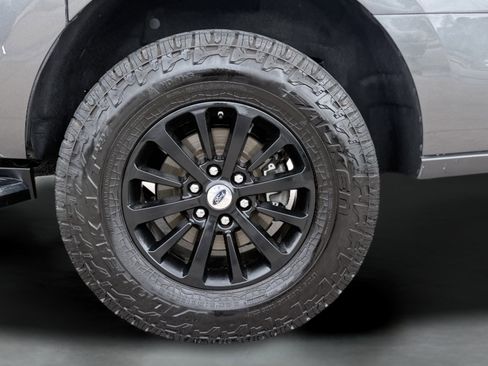 Used 2018 Ford Expedition Max XLT w/ Equipment Group 202A RWD image 18