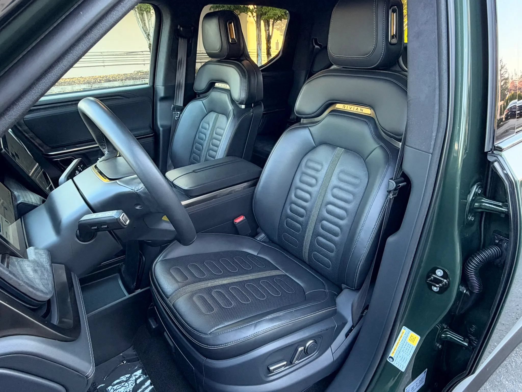 Used 2022 Rivian R1T Adventure AWD/4WD image 42