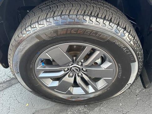 Certified 2025 Nissan Frontier SV RWD image 9