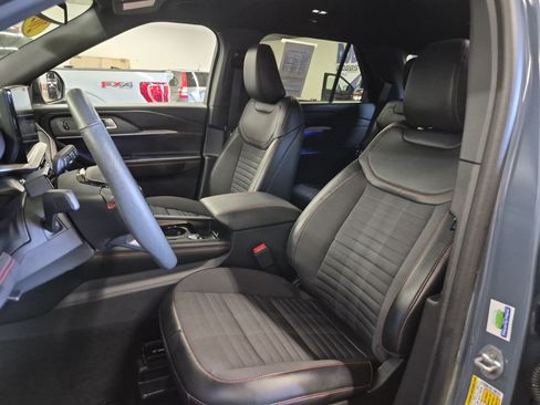 Used 2025 Ford Explorer ST-Line w/ Premium Package RWD image 11