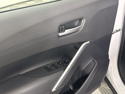 Used 2025 Toyota Corolla Cross XLE image 15