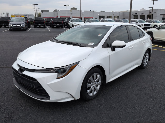 Certified 2025 Toyota Corolla LE FWD image 3