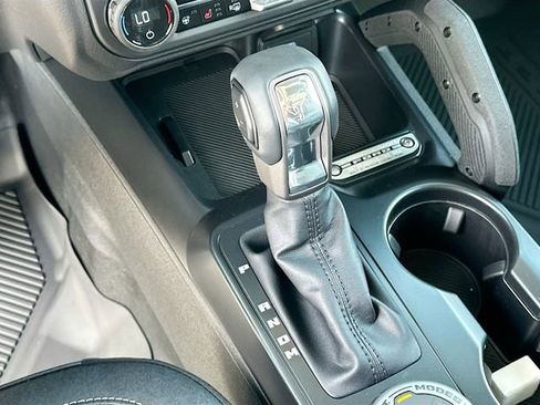 New 2025 Ford Bronco Badlands image 12