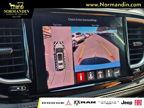 New 2026 Chrysler Pacifica Pinnacle w/ Trailer Tow Group FWD image 11