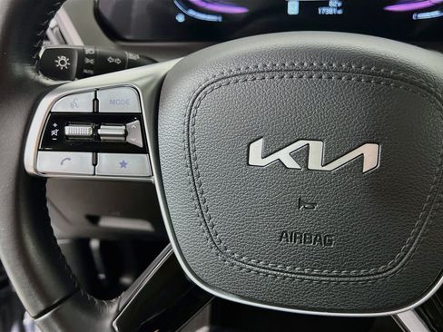 Used 2025 Kia Telluride S FWD image 19
