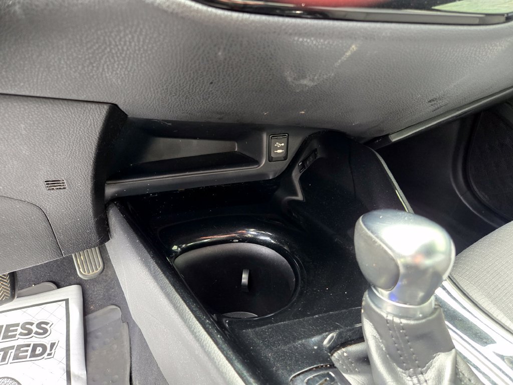 Used 2019 Toyota C-HR XLE FWD image 26