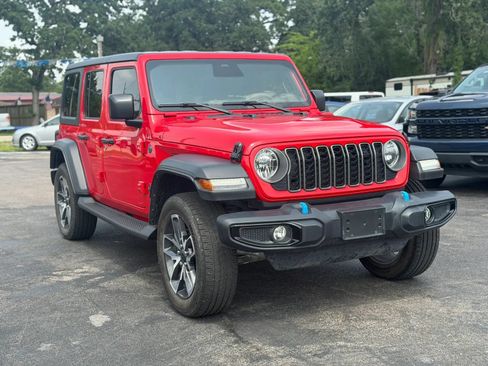 Used 2024 Jeep Wrangler Unlimited AWD/4WD image 3