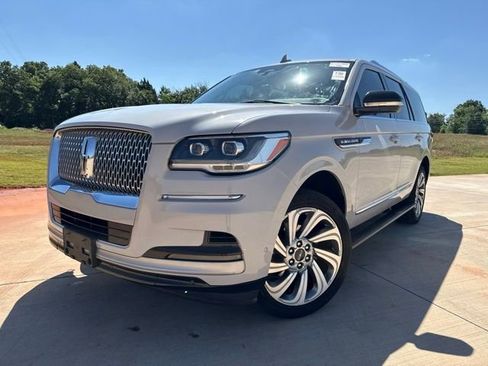 Used 2022 Lincoln Navigator Reserve AWD/4WD image 1