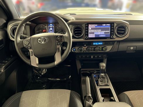 Used 2022 Toyota Tacoma TRD Sport w/ Technology Package AWD/4WD image 24