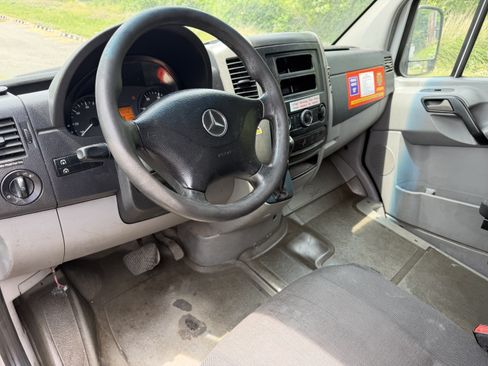 Used 2015 Mercedes-Benz Sprinter 2500 image 13