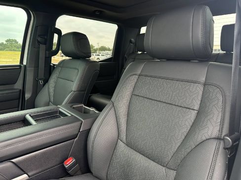 Used 2025 Toyota Tundra Limited AWD/4WD image 14
