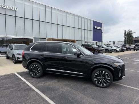 Used 2025 Volvo XC90 B6 Ultra w/ Protection Package Premier AWD/4WD image 3