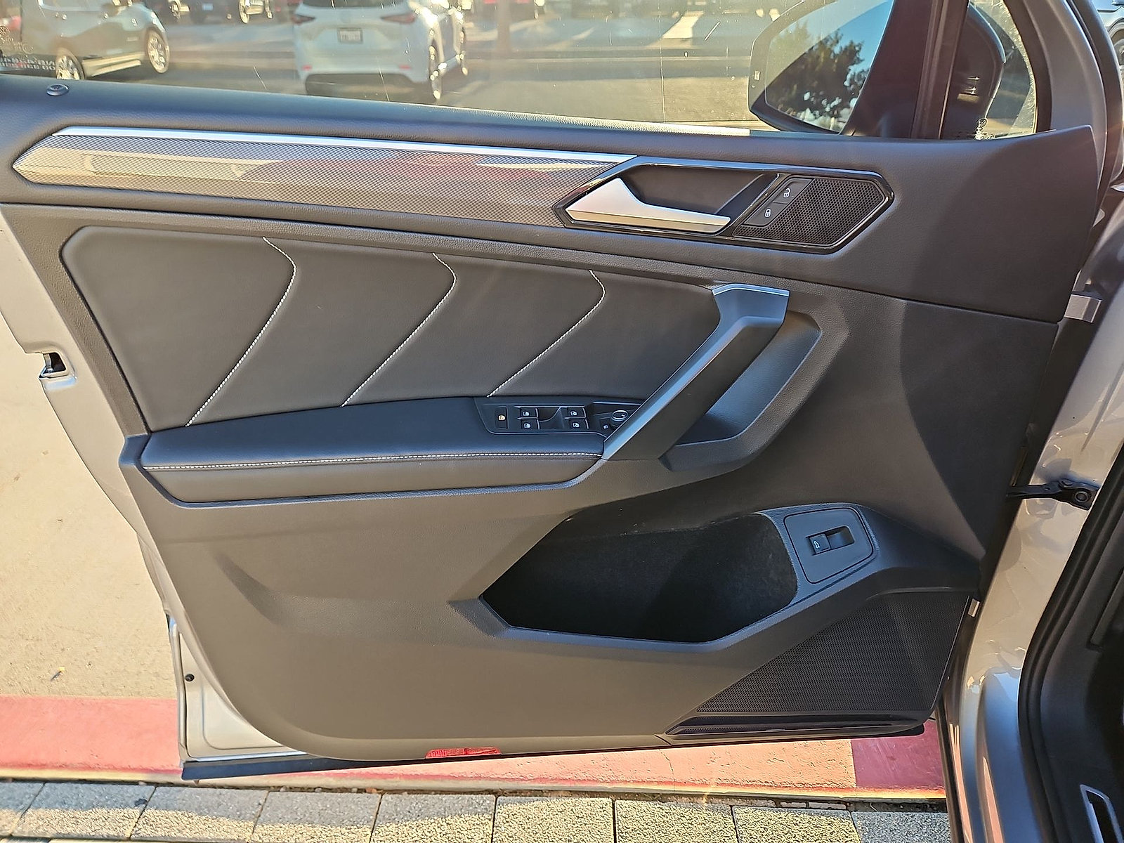 Certified 2024 Volkswagen Tiguan SE R-Line FWD image 15