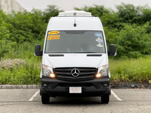 Used 2018 Mercedes-Benz Sprinter 3500 image 3