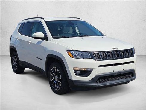 Used 2018 Jeep Compass Latitude w/ Popular Equipment Group FWD image 3