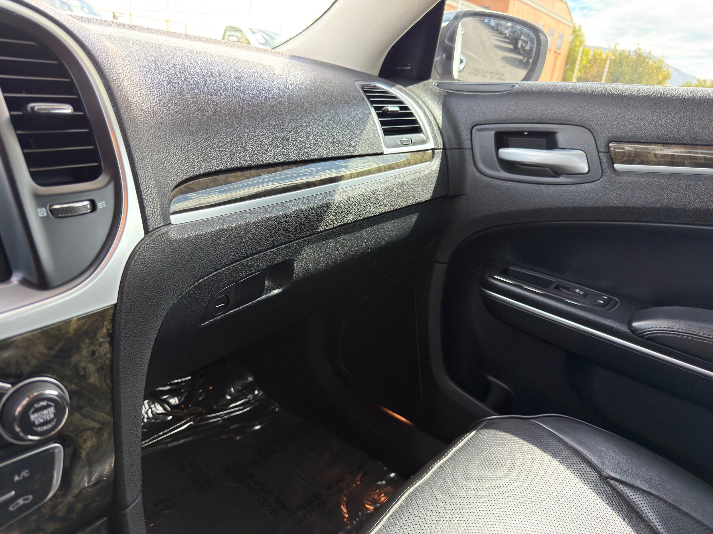Used 2015 Chrysler 300 C w/ Harman/Kardon Audio Group RWD image 36