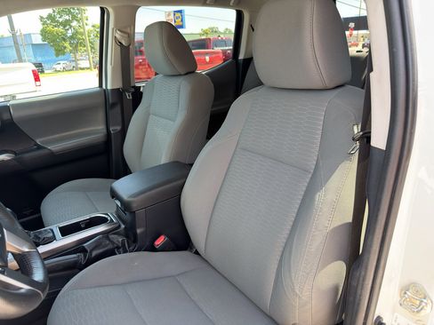 Used 2017 Toyota Tacoma SR5 w/ Tow Package RWD image 19