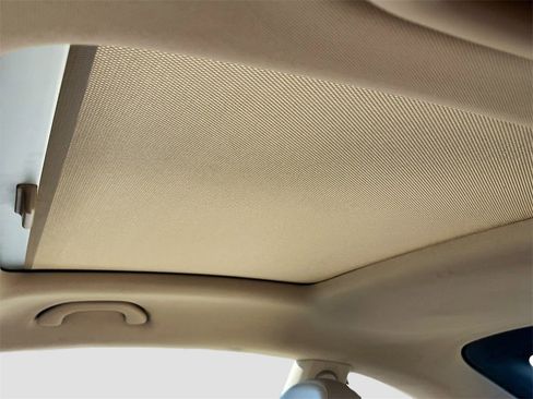 Used 2019 Volkswagen Beetle 2.0T SE w/ SE Premium Package image 22