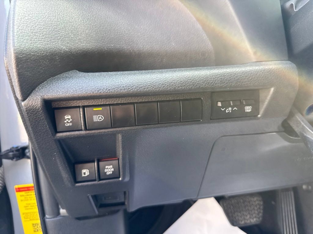 Certified 2023 Toyota Sienna XSE FWD image 14