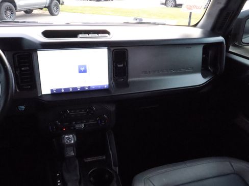 Used 2022 Ford Bronco Outer Banks image 11