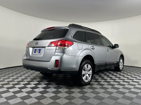 Used 2010 Subaru Outback 2.5i Premium image 9