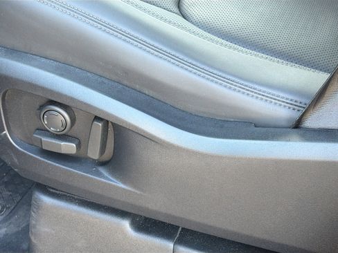 Used 2024 Land Rover Defender 110 S image 25