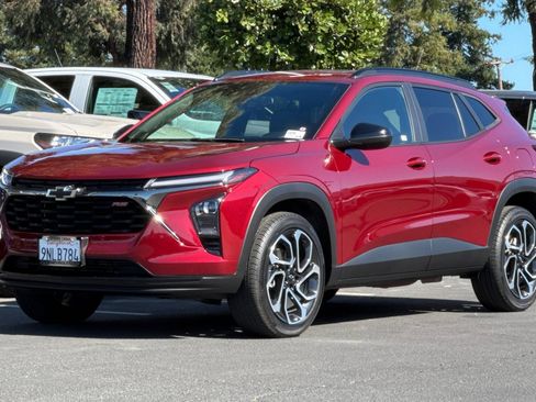 Used 2025 Chevrolet Trax RS FWD image 9