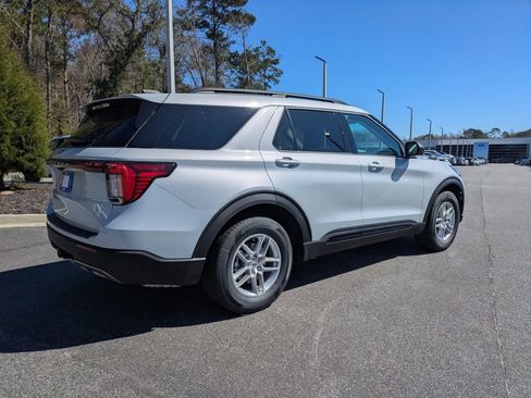 New 2026 Ford Explorer Active w/ Active Comfort Package image 4