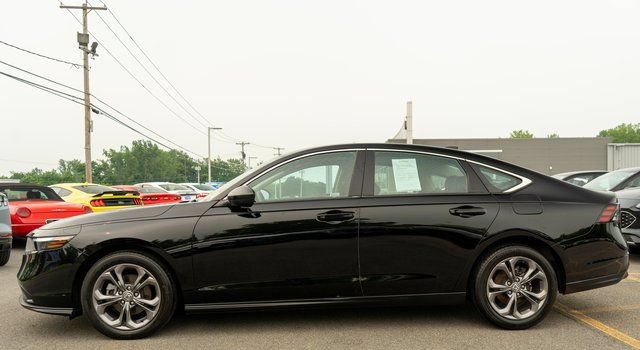 Used 2023 Honda Accord EX image 9